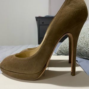 ✨Jimmy Choo EUC Suede Tan Peep Toe Pumps w/box✨